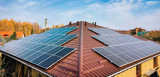 How Do Solar Energy Solutions Help Homeowners Reduce Dependence on Traditional Utility Power
