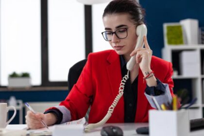 Top 5 Phone Answering Services to Professionally Handle Business Calls for You