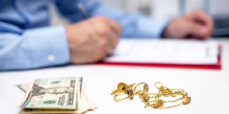 Should You Pawn or Sell Your Gold