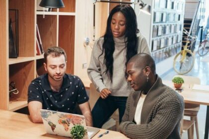How Small Teams Simplify HR Tasks With Cloud Tools