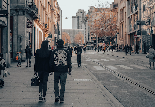 Exploring Cities Without the Weight