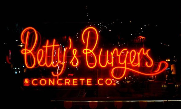 How Custom Neon Signs Give a Storefront Instant Brand Recognition