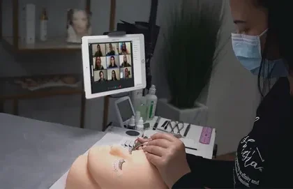 Online vs In-Person Eyelash Extension Courses